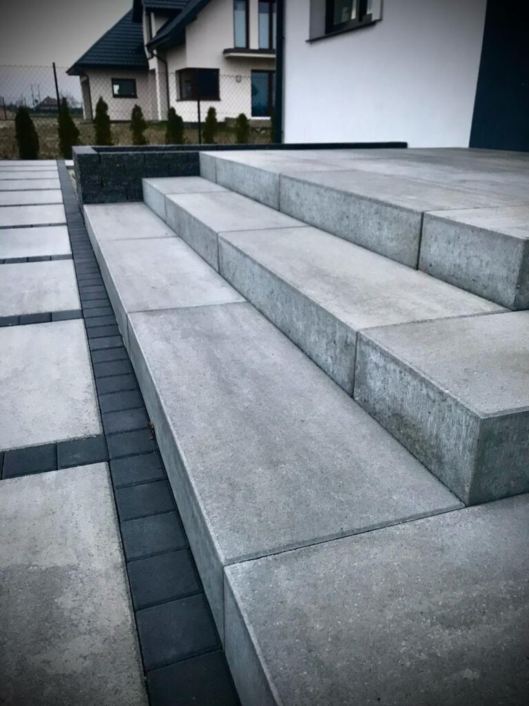 Stopnie ze stopnic betonowych